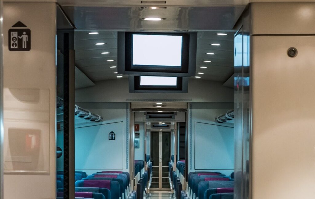 Picture of the train's interior focused on monitor gondolas.